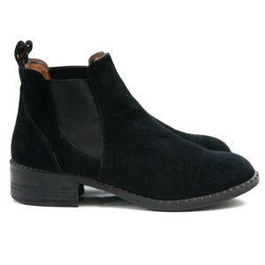Sz 7.5 GENTLE SOULS Binx Black Suede Chelsea Boots